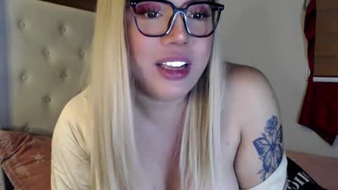 Snapshot of emmawatsoons chatting on 12.27.24 YourDreamGirl Emma  online show from 12.27.24