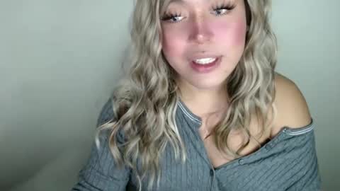 Snapshot of emmawatsoons chatting on 09.27.25 YourDreamGirl Emma  online show from 09.27.25