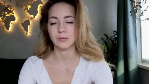 Snapshot of emmi_rosee chatting on 02.12.26 Miss Emmi online show from 02.12.26