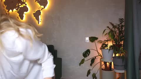 Snapshot of emmi_rosee chatting on 02.19.26 Miss Emmi online show from 02.19.26