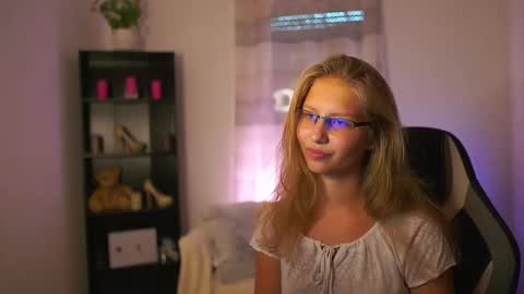 Emmie online show from 09.26.25