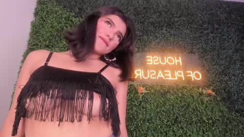 Snapshot of emmiily_z chatting on 03.12.25 Emmiily online show from 03.12.25