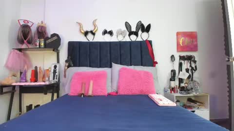 Snapshot of emmily_giraldo chatting on 07.10.26 online show from 07.10.26