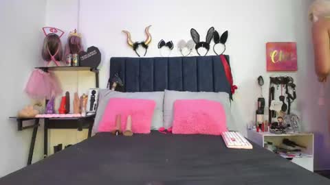 Snapshot of emmily_giraldo chatting on 07.21.26 online show from 07.21.26