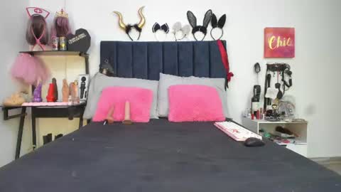 Snapshot of emmily_giraldo chatting on 07.28.26 online show from 07.28.26