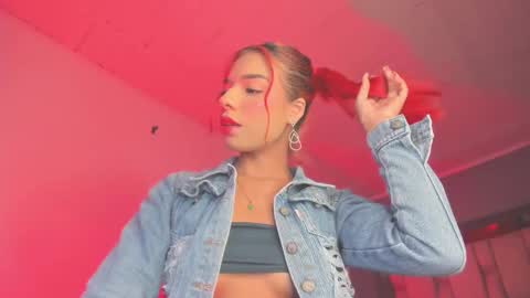Snapshot of emmily_savage chatting on 02.20.25 online show from 02.20.25