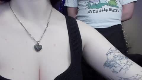 Snapshot of emmy_m00n chatting on 12.19.24 Emily Johny online show from 12.19.24