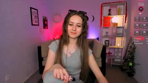 Snapshot of emori_maxon chatting on 05.19.26 Emori online show from 05.19.26