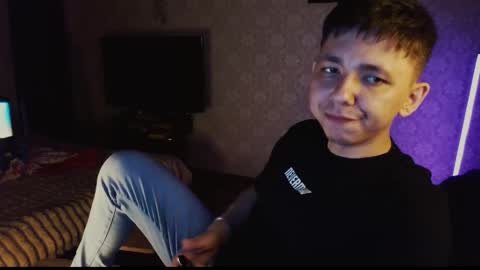 Snapshot of emveeboy96 chatting on 04.01.26 emveeboy96 online show from 04.01.26