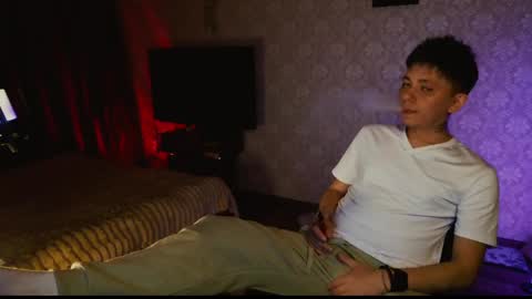 Snapshot of emveeboy96 chatting on 04.10.26 emveeboy96 online show from 04.10.26