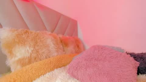 Snapshot of emy_colee chatting on 12.18.24 Emy online show from 12.18.24