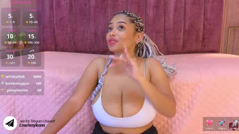 Snapshot of emy_leon chatting on 01.11.25 Emy online show from 01.11.25