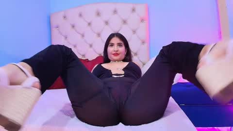 Snapshot of emy_ly chatting on 12.13.25 emy online show from 12.13.25