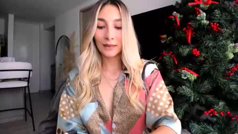 Snapshot of emyconneer chatting on 12.13.24 emyconneer online show from 12.13.24