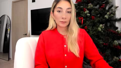 Snapshot of emyconneer chatting on 12.18.24 emyconneer online show from 12.18.24