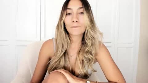 emyconneer online show from 01.10.26