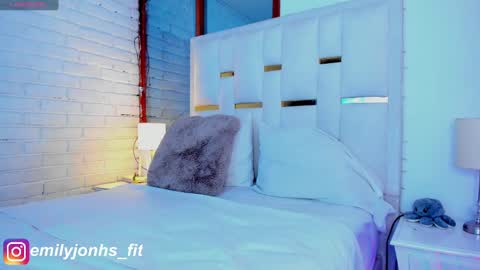 EMYLY  online show from 02.21.25