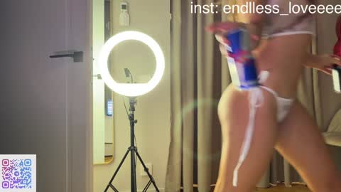 Snapshot of endlessmia chatting on 02.16.26 Mia online show from 02.16.26