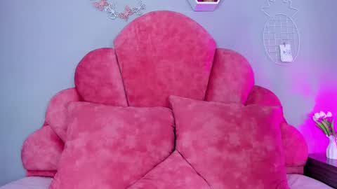 Snapshot of engelstone_ chatting on 03.06.25 E N G E L online show from 03.06.25