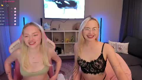 Snapshot of enjoyment_place chatting on 06.27.26 Maria and James online show from 06.27.26