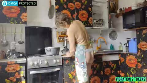 Snapshot of enjoymomentsunshine chatting on 07.10.26 Angel-wife 53 yrs and Eruption- husband 39 yrs online show from 07.10.26