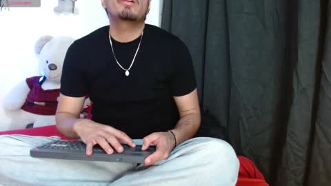 Snapshot of enrique_villa23 chatting on 04.10.26 enrique online show from 04.10.26