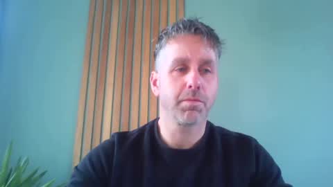 Snapshot of enzoenzo7 chatting on 03.05.25 Enzos Massive Cock online show from 03.05.25