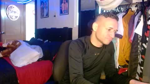 Snapshot of enzoyarack chatting on 11.08.25 enzoyarack online show from 11.08.25