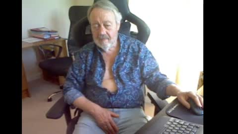 erasmus_d online show from 04.18.26
