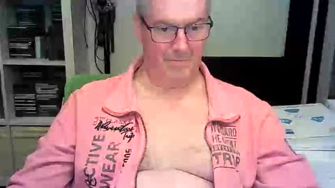 ErBee62 online show from 04.23.26