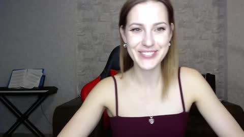 Snapshot of erdbeeren_mit_sahne chatting on 11.13.25 Erdbeeren mit Sahne online show from 11.13.25