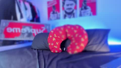 Tht BOSS Eren online show from 12.14.25