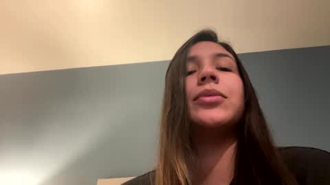 ErickaVee online show from 12.04.24