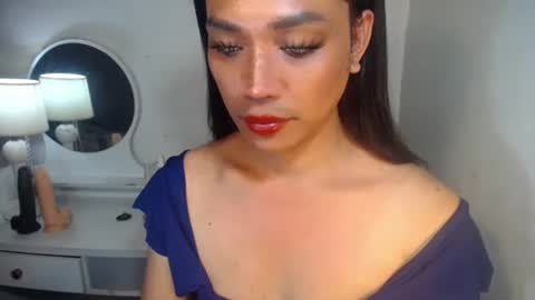 Snapshot of erika_madrigal chatting on 09.19.25 erika_madrigal online show from 09.19.25