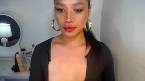 Snapshot of erika_madrigal chatting on 09.24.25 erika_madrigal online show from 09.24.25