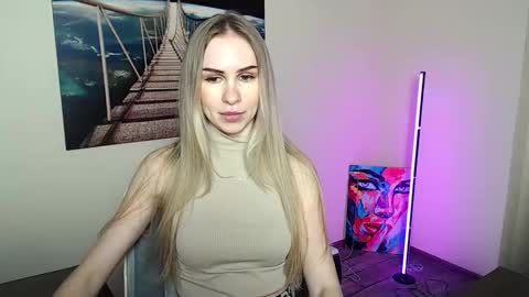 Snapshot of erikagavin chatting on 04.06.26 Erika online show from 04.06.26