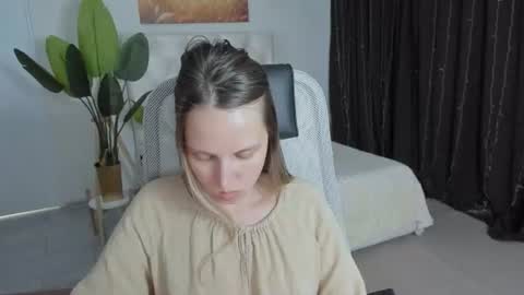 Snapshot of erinwise chatting on 07.28.26 erinwise online show from 07.28.26
