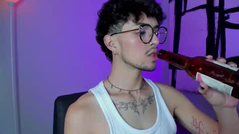 Snapshot of erisleon chatting on 10.29.25   online show from 10.29.25