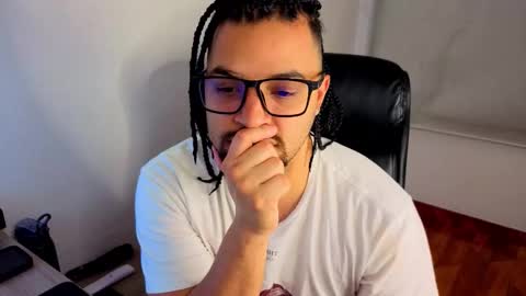 Snapshot of ernesto_rodriguez_82 chatting on 03.26.26 ernesto rodriguez 82 online show from 03.26.26