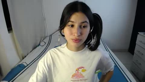 Snapshot of erosgirls_ chatting on 10.25.25 erosgirls_ online show from 10.25.25