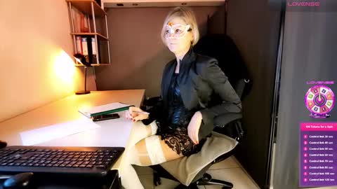 Snapshot of eroticaeva chatting on 11.09.25 Eva online show from 11.09.25