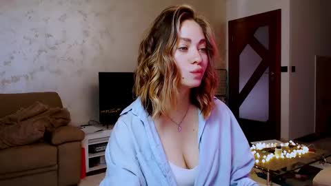 Snapshot of eroticgiftxxx chatting on 03.01.25 LylaXXX online show from 03.01.25