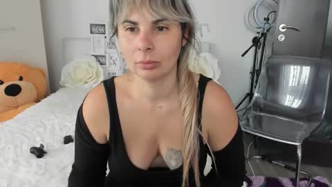 eroticsensualkitty4u online show from 10.16.25