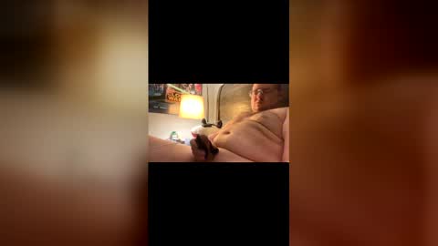 Snapshot of erunae chatting on 05.30.26 Erunae online show from 05.30.26