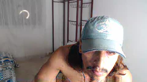 Snapshot of escanor_legendary chatting on 12.21.24 Scanor online show from 12.21.24