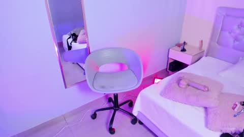 Escarlet online show from 11.21.25