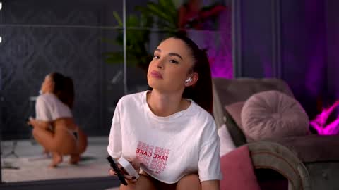 Snapshot of esmeainsley chatting on 12.05.24 Raluca online show from 12.05.24