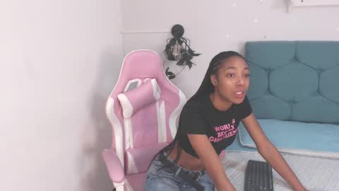 Snapshot of esmeralda_bk chatting on 02.05.25 esmeralda_bk online show from 02.05.25