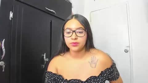 Snapshot of esmeralda_diaz_ chatting on 02.26.26 esmeralda_diaz_ online show from 02.26.26