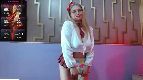 Esmeralda .INDEPENDENT MODEL online Monday to Saturday 3 pm Chicago online show from 05.27.26